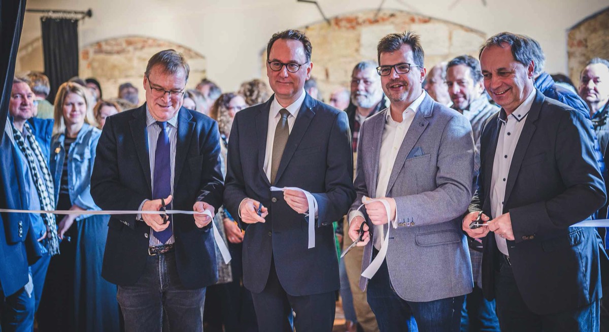 Oberbürgermeister Andreas Starke, Veit Bergmann, Dr. Christian Lange und Benedikt Dümig eröffnen die Rostscheune Bamberg